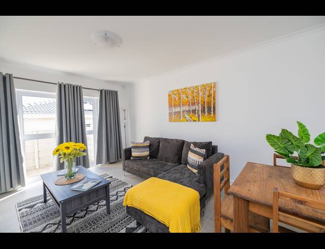 3 BEDROOM FREEHOLD FOR SALE IN SILVERSANDS